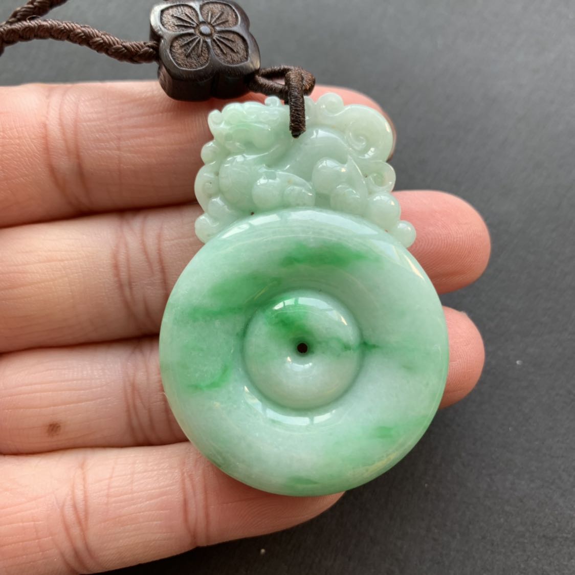 糯种带色翡翠时来运转挂件